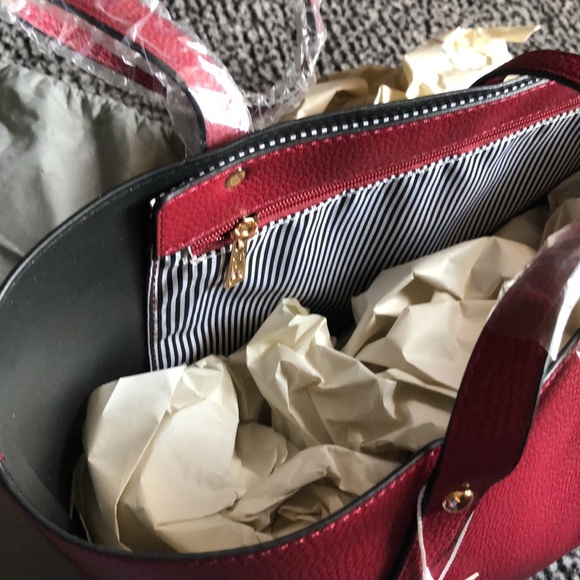 16x12 berry colored Jessica Moore Luxe Handbag including grey cover bag. - Picture 6 of 7